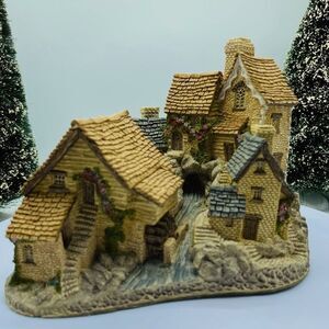 VINTAGE DAVID WINTER COTTAGE ‘BROOKSIDE HAMLET’ 1982